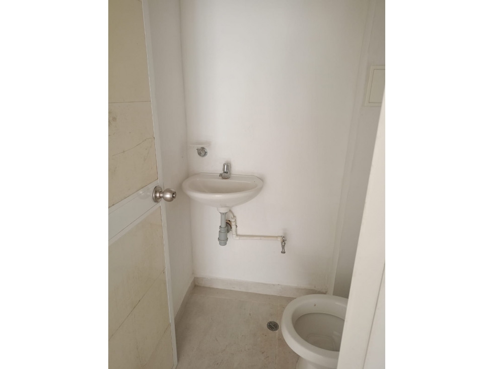 LOCAL COMERCIAL EN ARRIENDO - 4