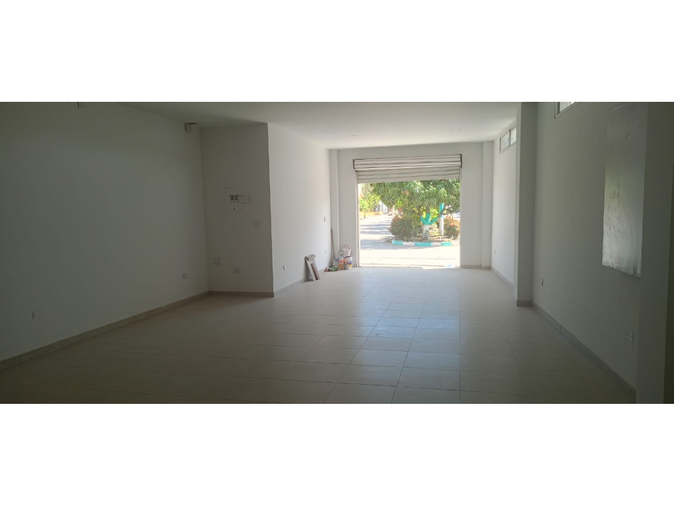 LOCAL COMERCIAL EN ARRIENDO - 4