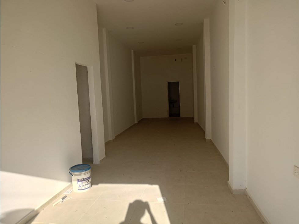 LOCAL COMERCIAL EN ARRIENDO - 2