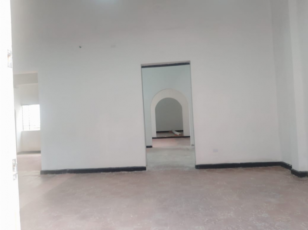 LOCAL COMERCIAL EN ARRIENDO - 4