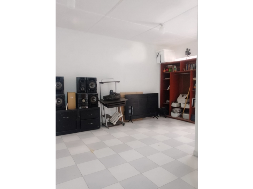 SE ARRIENDA CASA PARA USO COMERCIAL - 3
