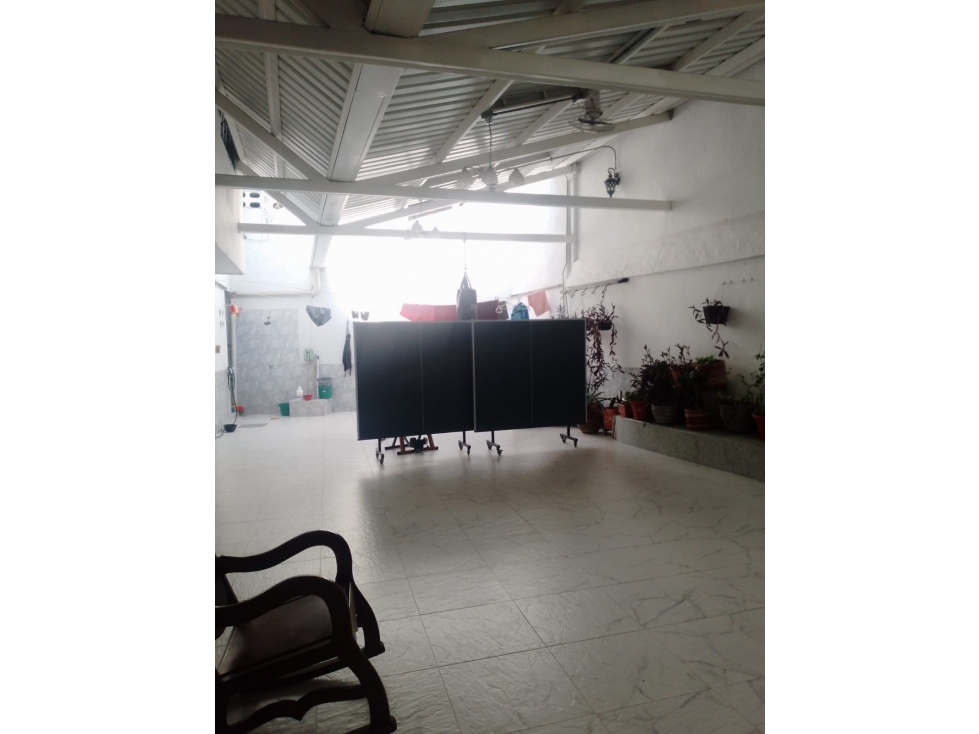 SE ARRIENDA CASA PARA USO COMERCIAL - 5