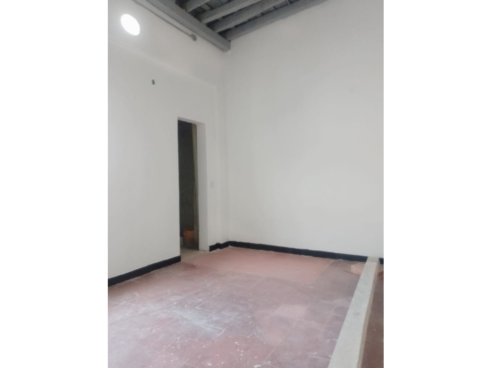 LOCAL COMERCIAL EN ARRIENDO - 6