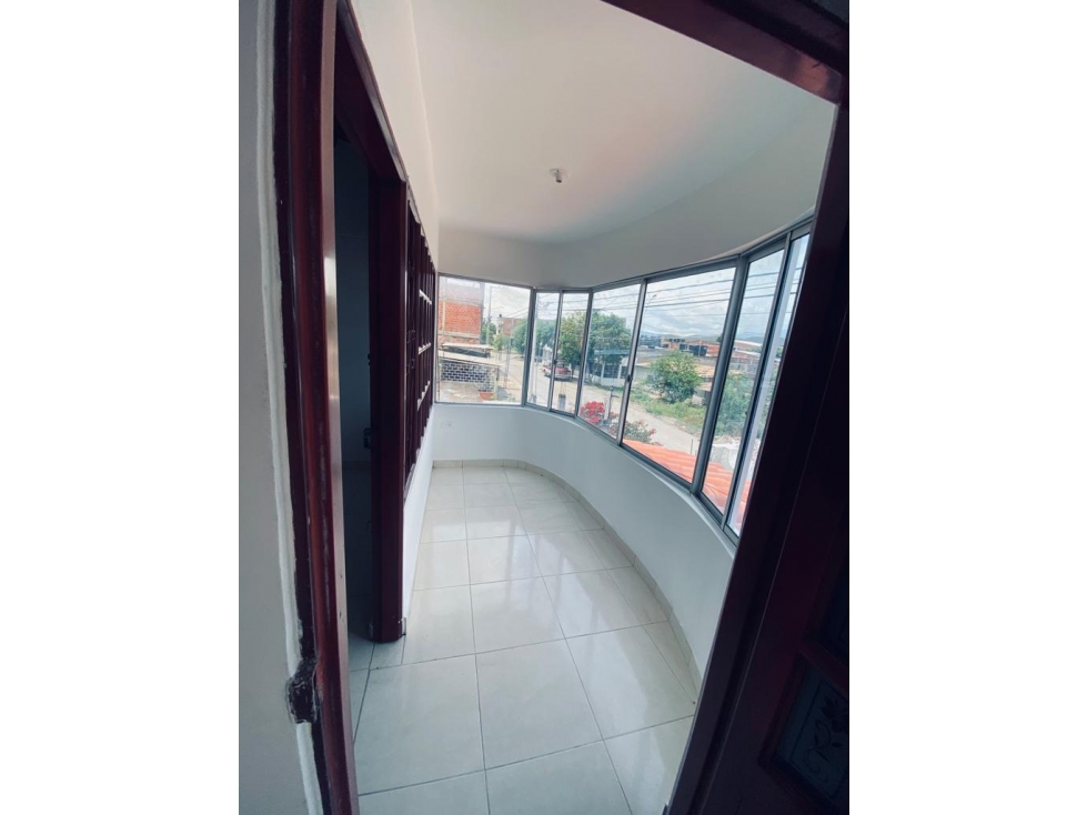 SE VENDE HERMOSA CASA EN LOS PATIOS - 2