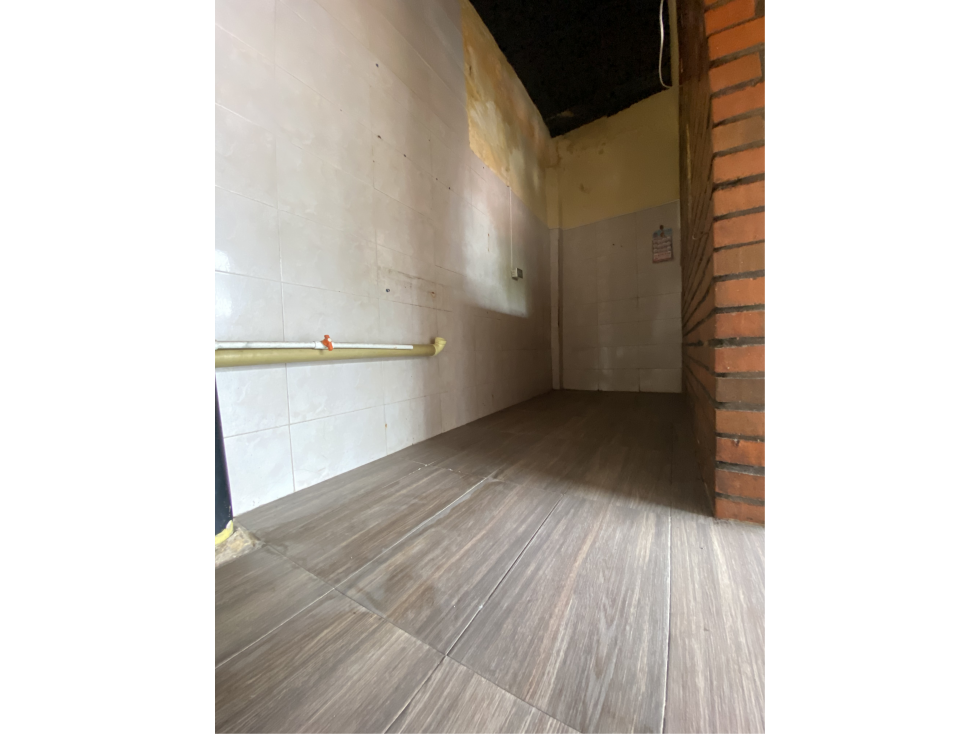 SE ARRIENDA LOCAL COMERCIAL BARRIO GRAMALOTE - 3