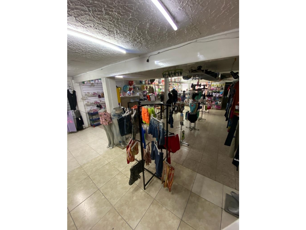 PARA VENTA CASA CON LOCAL EN PRIMER PISO ZONA COMERCIAL - 4