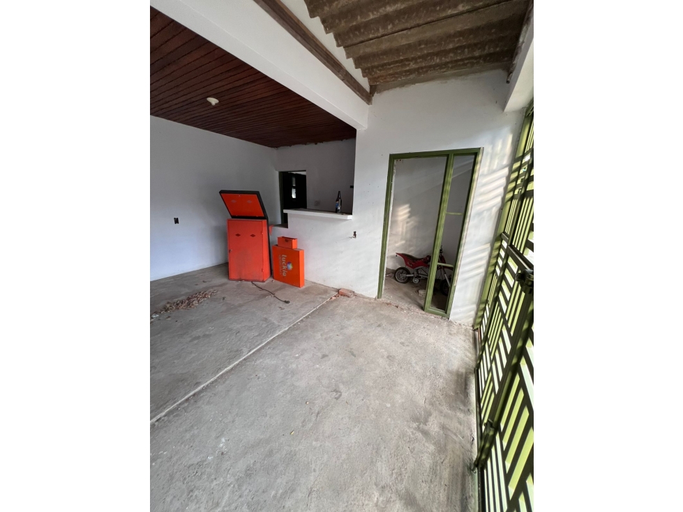 SE VENDE CASA LOTE EN EL BARRIO LA PALMITA - 4
