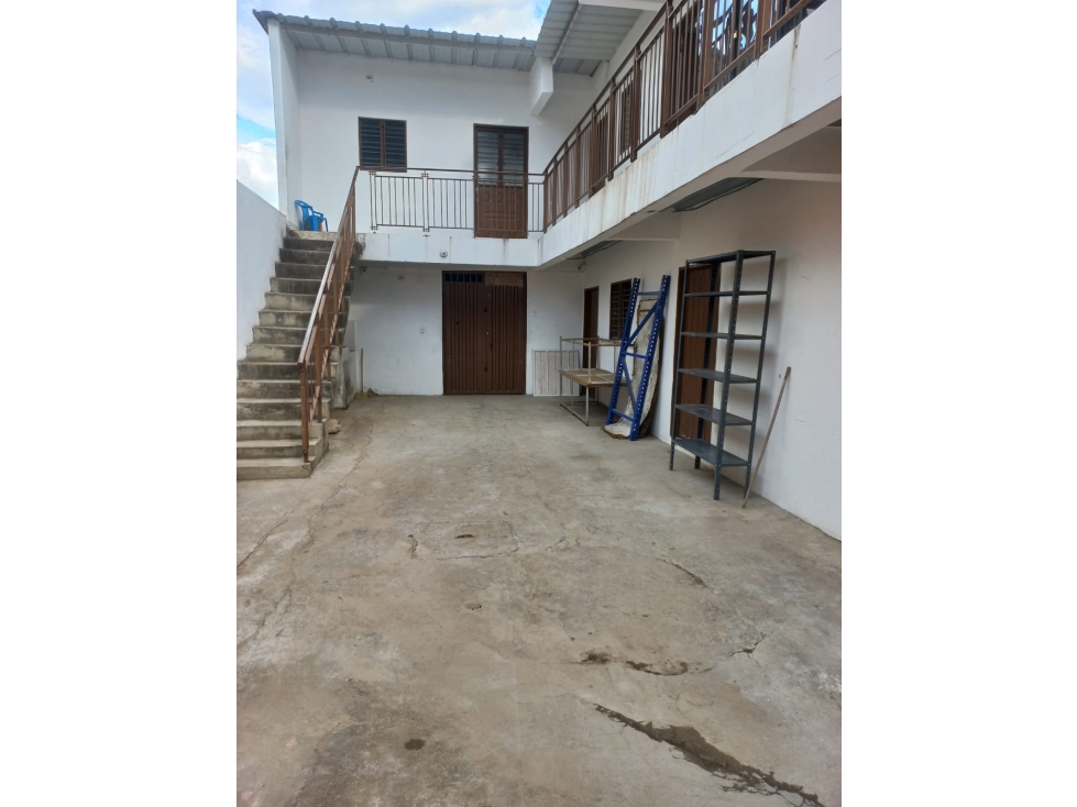 SE VENDE O SE ARRIENDA LOCAL COMERCIAL CON BODEGA EN LA PARADA de V/R - 3