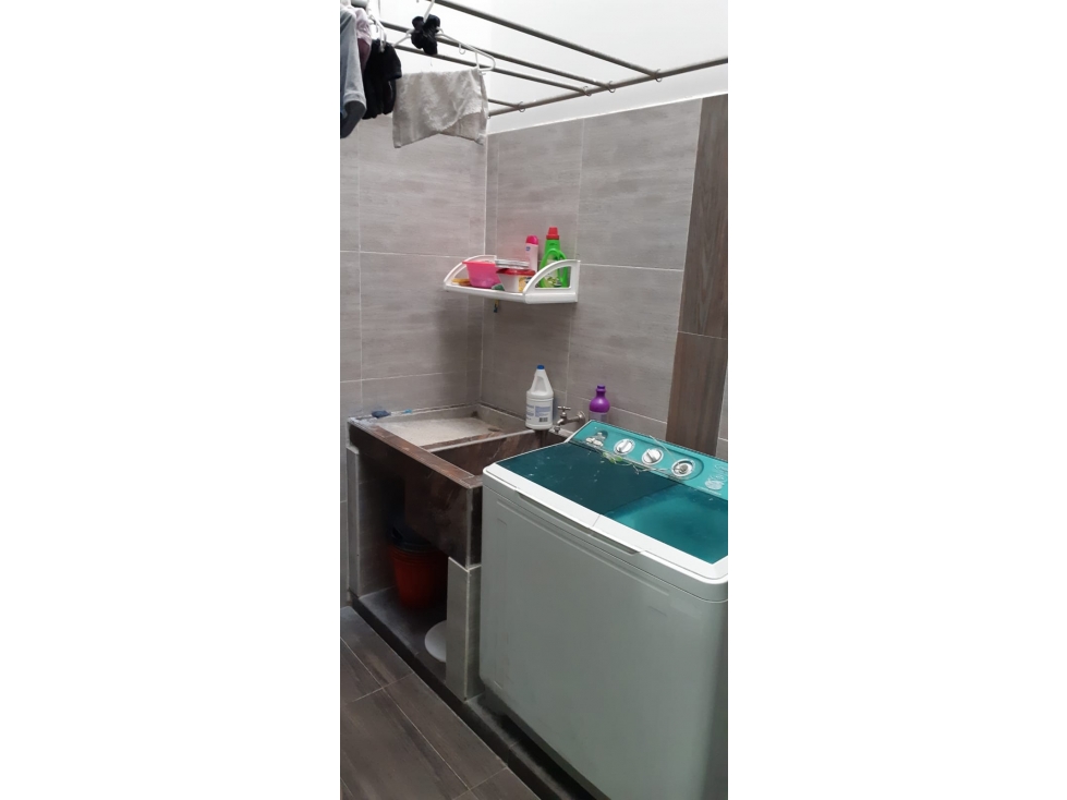 SE VENDE HERMOSA VIVIENDA EN LA URB.SANTA MARIA V/R - 6
