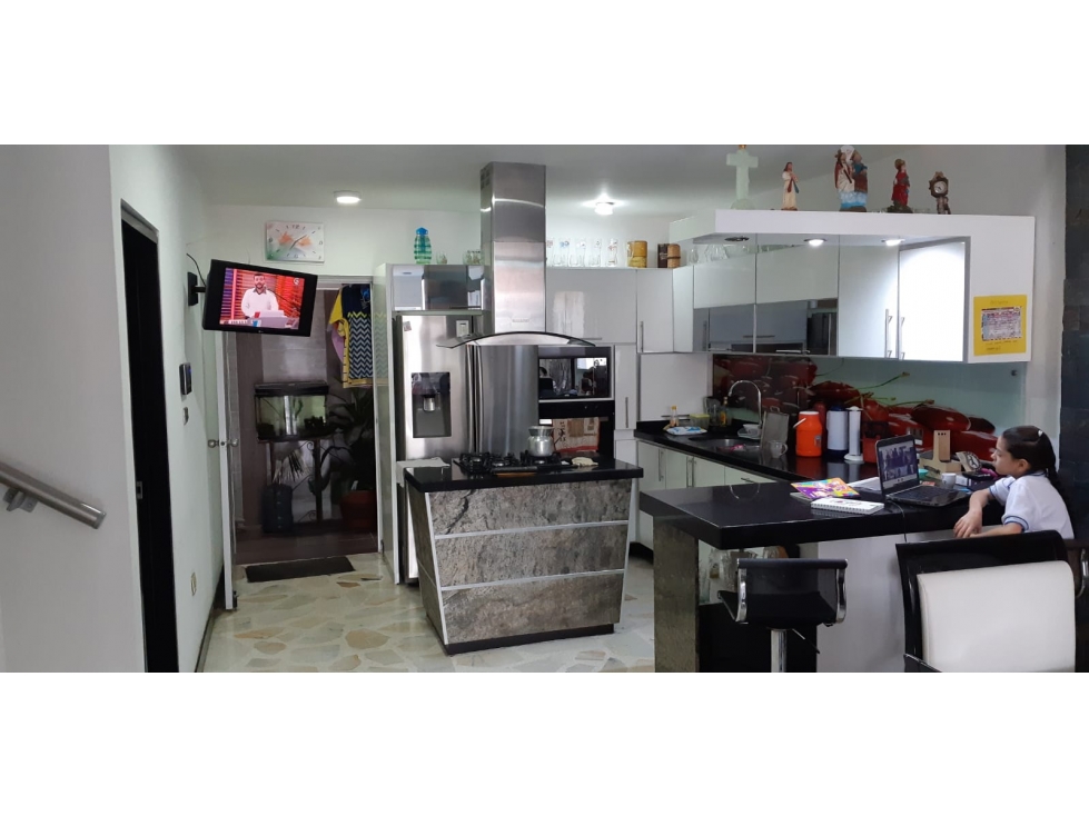SE VENDE HERMOSA VIVIENDA EN LA URB.SANTA MARIA V/R - 3