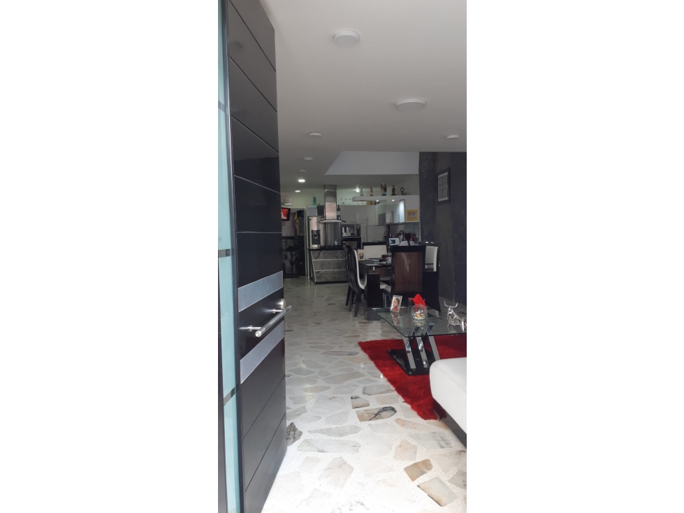 SE VENDE HERMOSA VIVIENDA EN LA URB.SANTA MARIA V/R - 4
