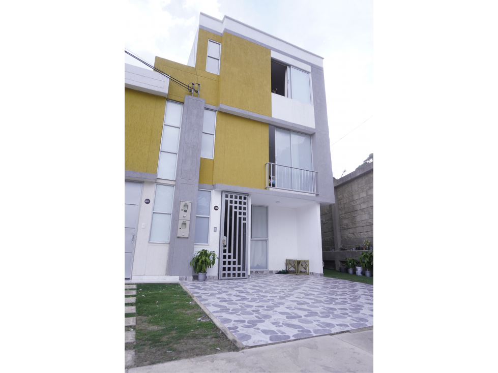 SE VENDE HERMOSA CASA EN CONJUNTO CERRADO DE VILLA DEL ROSARIO