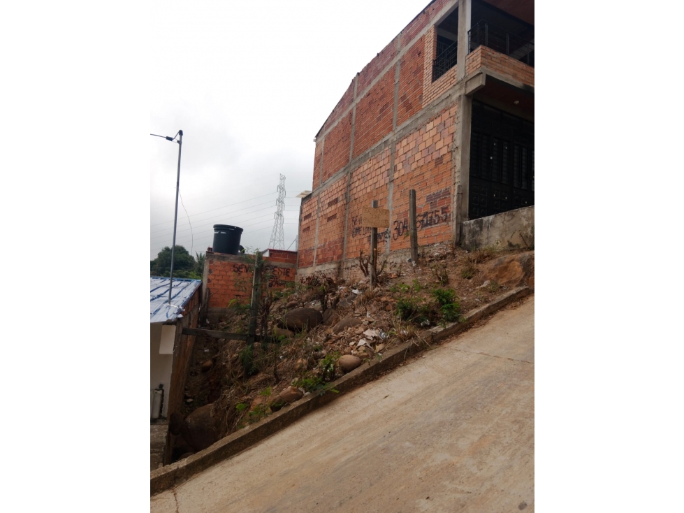 84 MTS DE LOTE A LA VENTA CON PROPIEDAD DE TERRENO. BARRIO GALAN - 2