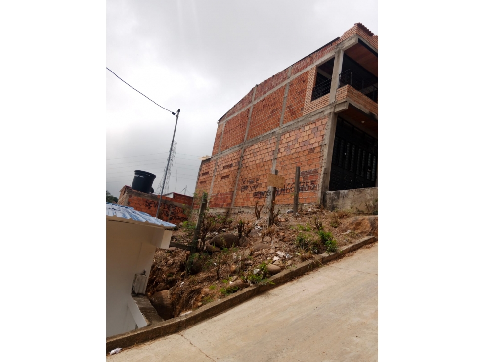 84 MTS DE LOTE A LA VENTA CON PROPIEDAD DE TERRENO. BARRIO GALAN - 3