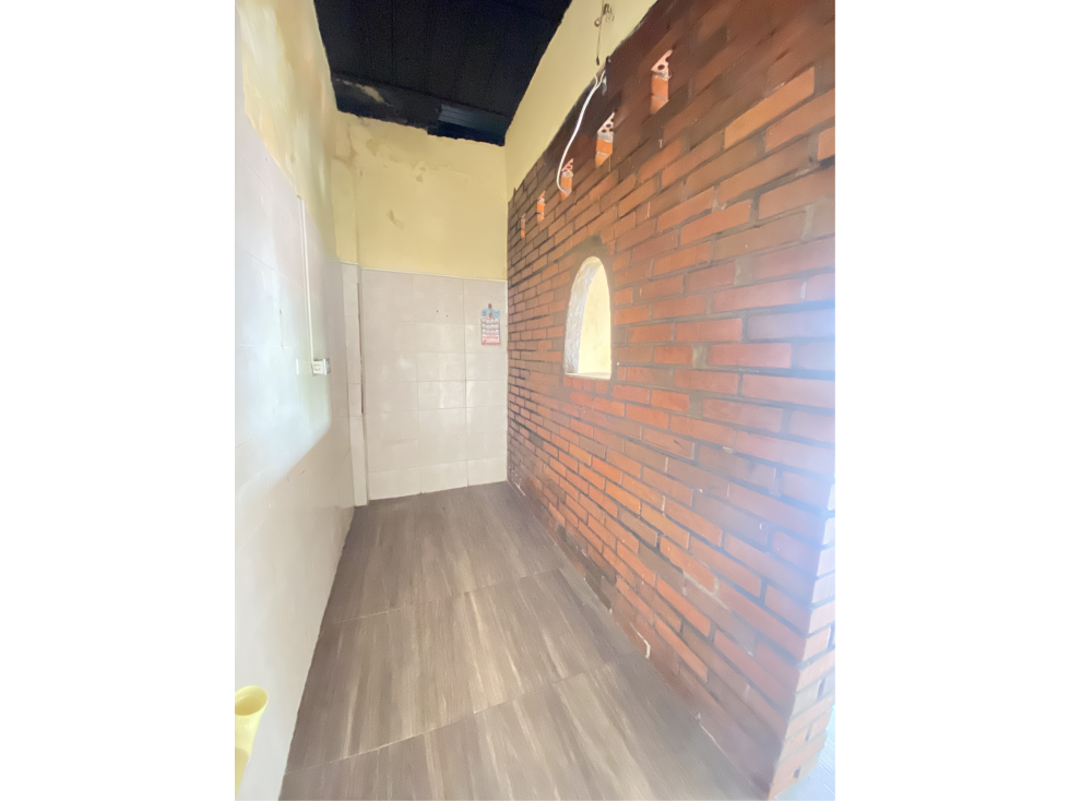 SE ARRIENDA LOCAL COMERCIAL BARRIO GRAMALOTE - 4
