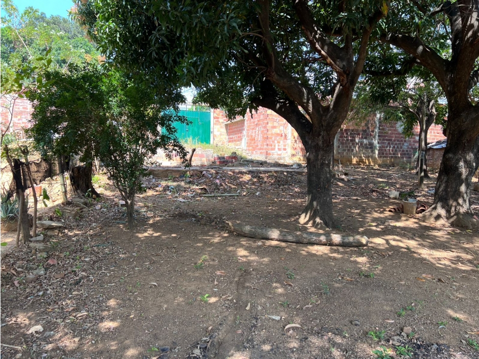 SE VENDE LOTE UBICADO EN EL BARRIO FATIMA - 4