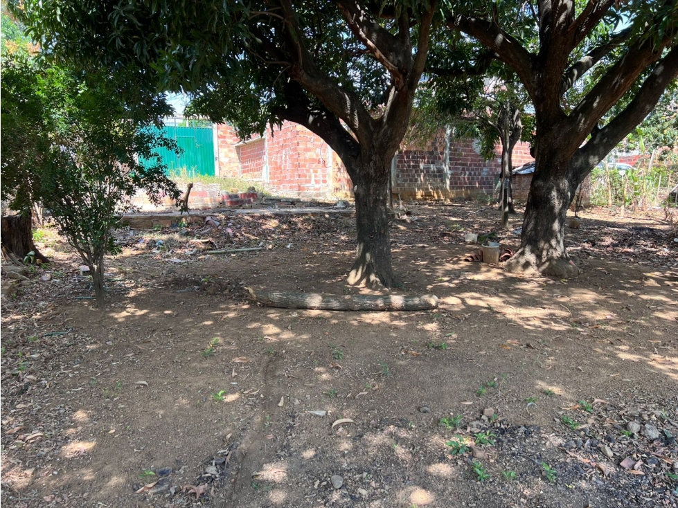 SE VENDE LOTE UBICADO EN EL BARRIO FATIMA - 5