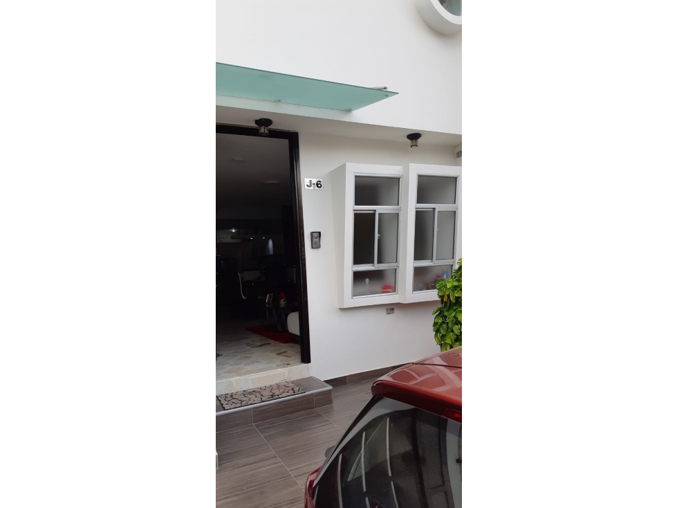 SE VENDE HERMOSA VIVIENDA EN LA URB.SANTA MARIA V/R - 2
