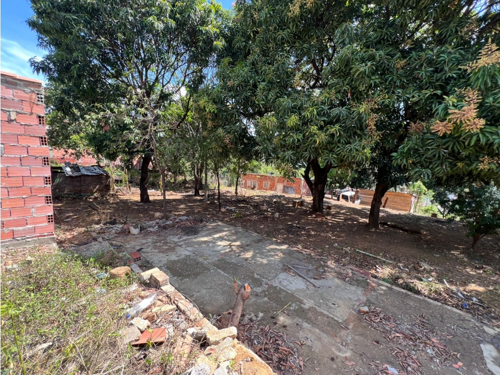 SE VENDE LOTE UBICADO EN EL BARRIO FATIMA - 6