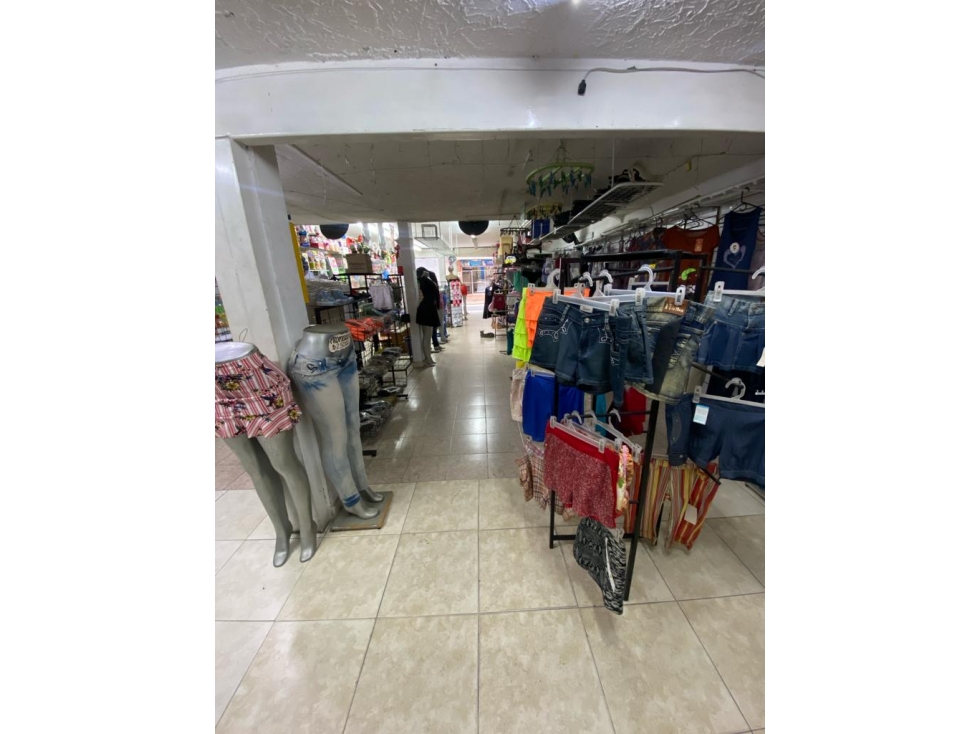 PARA VENTA CASA CON LOCAL EN PRIMER PISO ZONA COMERCIAL - 2