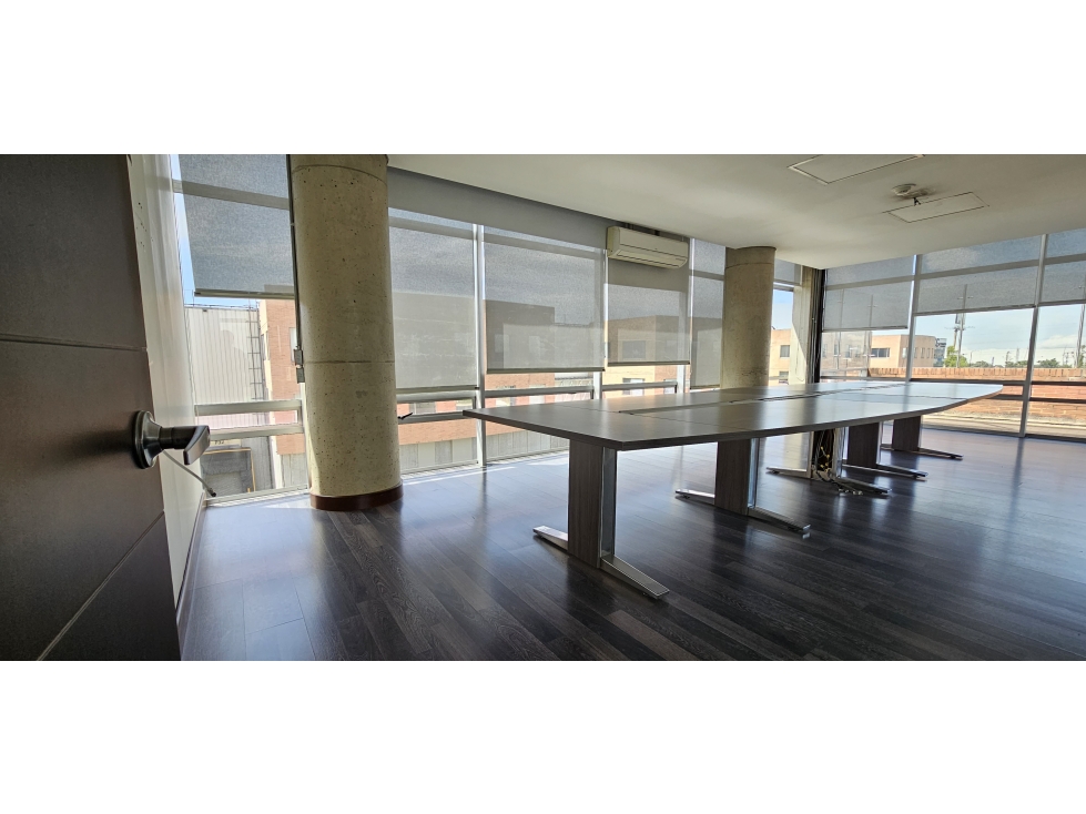 Alquiler de Oficinas en la Autopista Medellín 1.764 M2 - 1