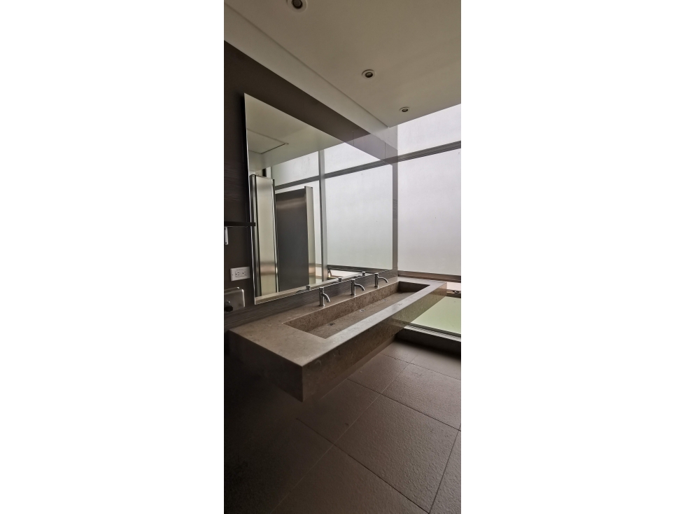Arrendamiento de Local 600 M2 Primer Piso - 4