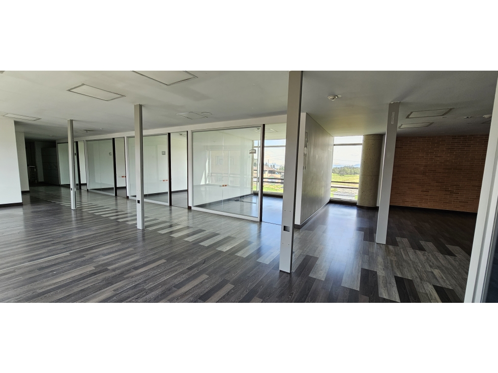 Alquiler de Oficinas en la Autopista Medellín 1.764 M2 - 2