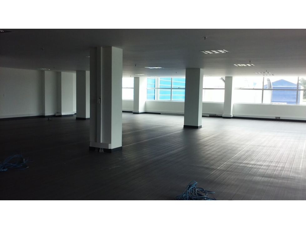 Arrienda Oficinas Autopista Medellín 2.132 M2 - 4
