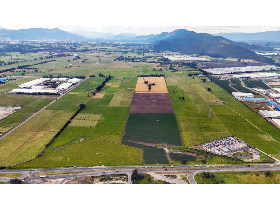 SE VENDE LOTE INDUSTRIAL 87.990 M2 SIBERIA - 2