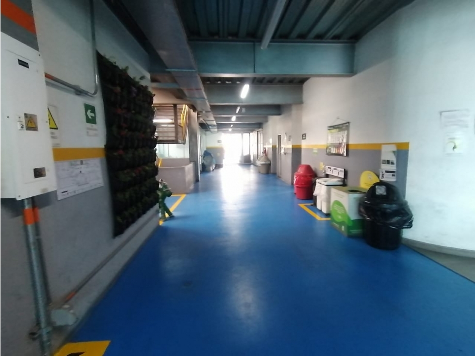 VENTA EDIFICIO MULTISERVICIOS 1.274M² — foto 2
