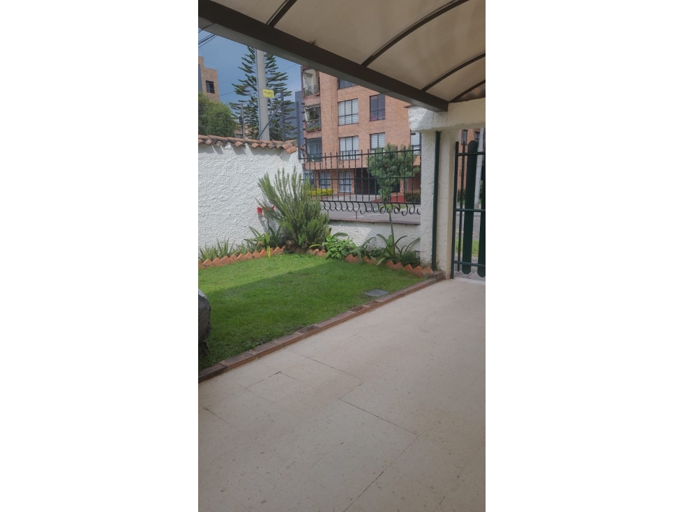 Amplia Casa en Alcalá |187m² Construidos -Lote de 203m² |4 Garaje BBQ