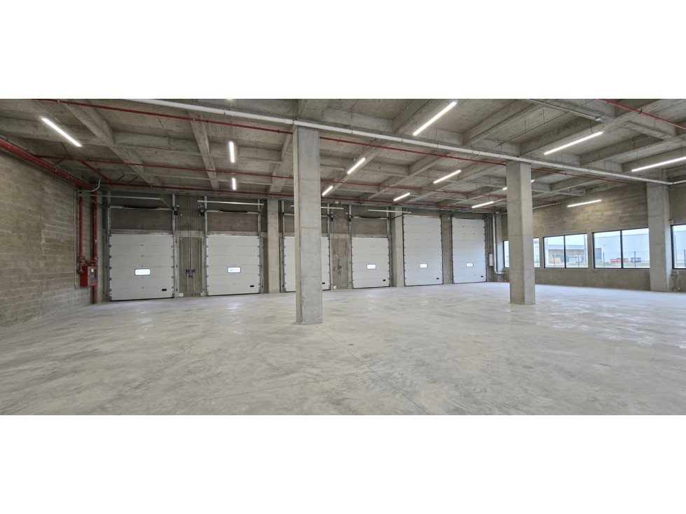 Bodega Logística de 5.700 M2 en Calle 13 — foto 2