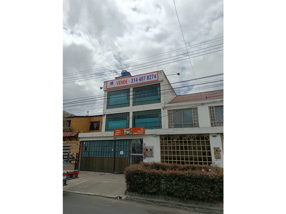 SE VENDE CASA EN MADELEY BOGOTA 309.5 M2