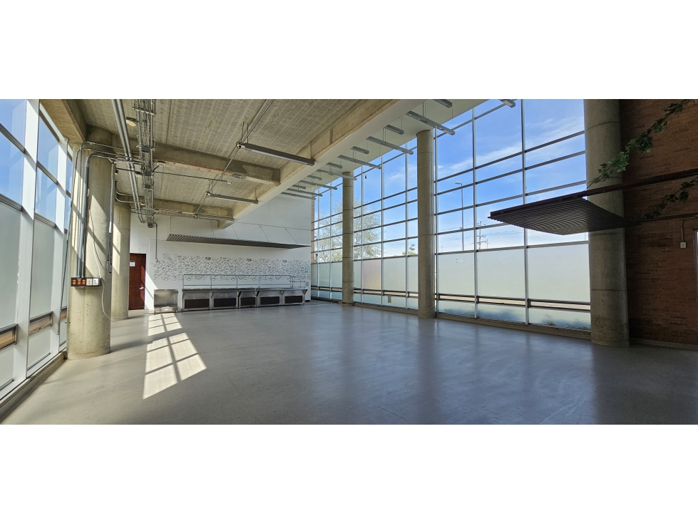 Alquiler de Oficinas en la Autopista Medellín 1.764 M2 - 2