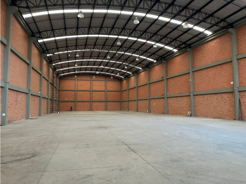 BODEGA EN ARRENDAMIENTO 2.700 M2 MOSQUERA - 2
