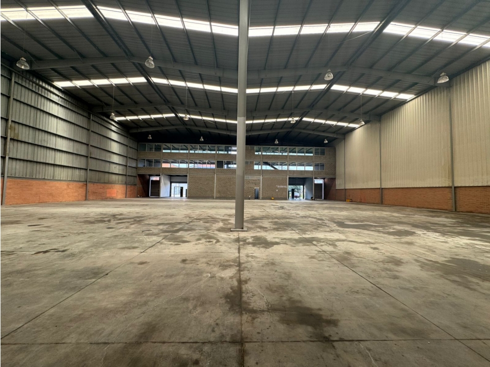 ARRENDMIENTO BODEGA 2480 M2 FUNZA - 3