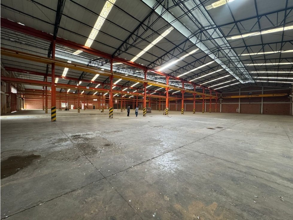 VENDE BODEGA 7.572 M2 FUNZA - 3