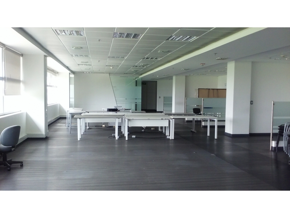 Arrienda Oficinas Autopista Medellín 2.132 M2 - 2