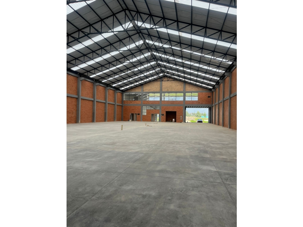 ARRENDAMIENTO DE BODEGA 1715 M2 - 1