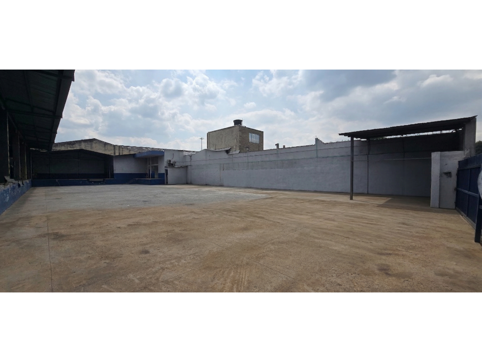 Arrienda Lote Vitrina Comercial 3.600 M2 - 2