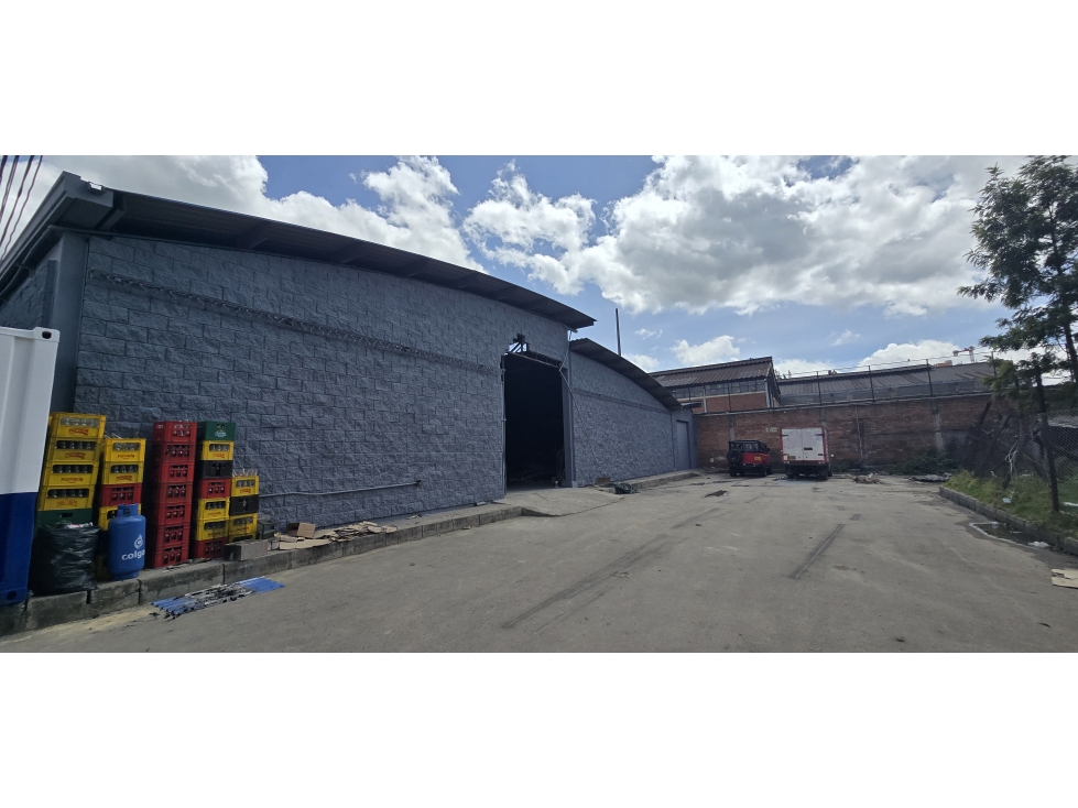 Bodega Fontibón 1.650 M2 en Conjunto