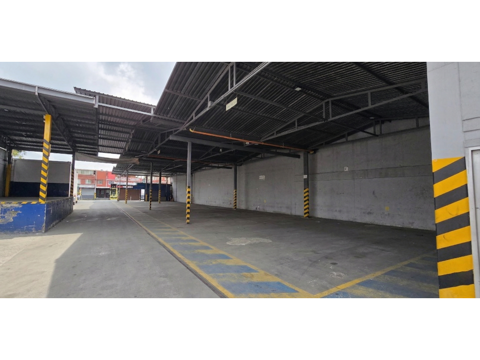 Arrienda Lote Vitrina Comercial 3.600 M2 - 6