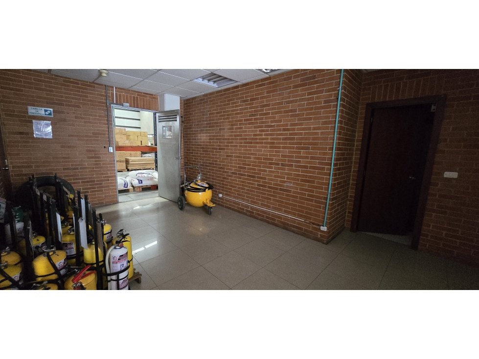 Arrienda Bodega en Cota 1.800 M2 - 5