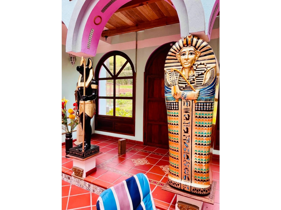 SE VENDE CASTILLO MODERNO 4.000 M2 - 4