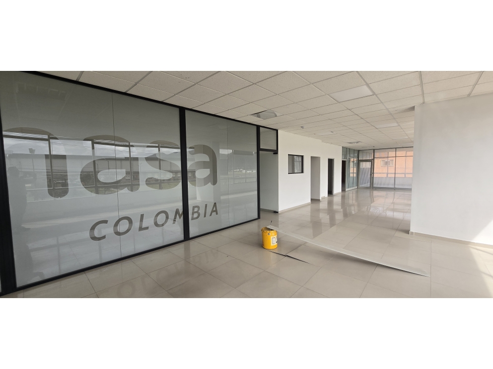 Arriendo Oficina en la Autopista Medellín - 2