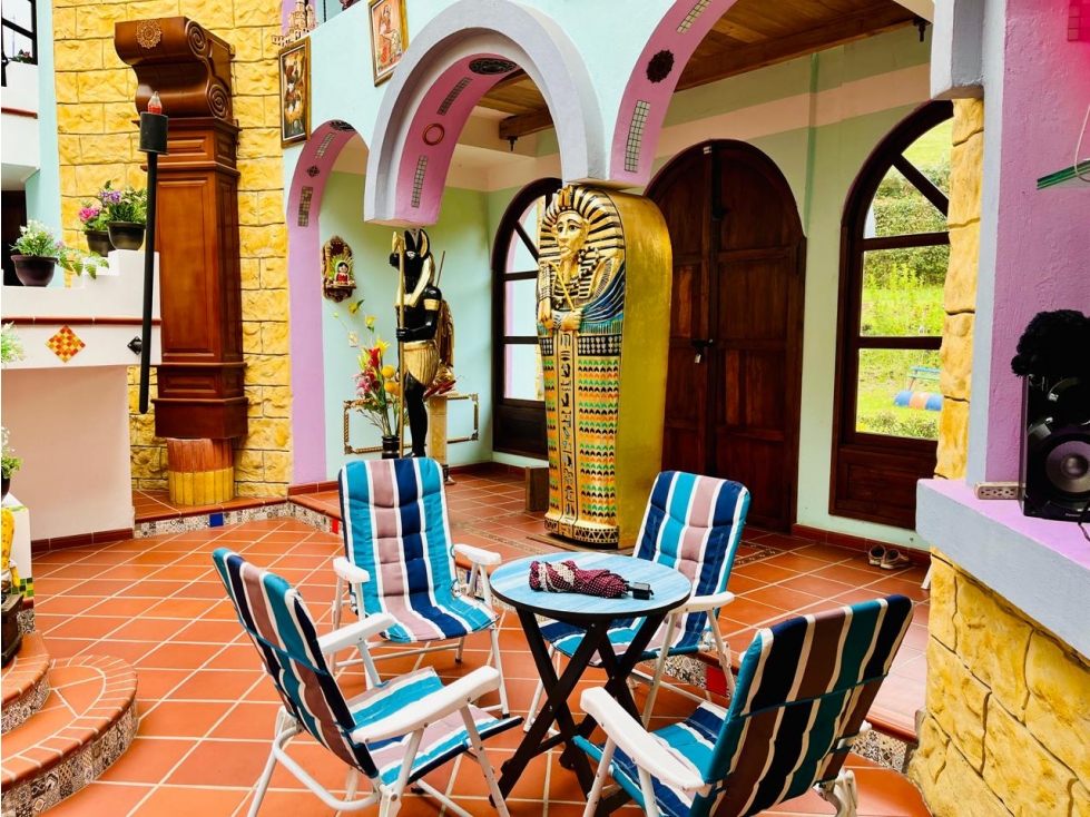 SE VENDE CASTILLO MODERNO 4.000 M2 - 5