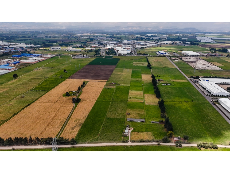 SE VENDE LOTE INDUSTRIAL 87.990 M2 SIBERIA - 3