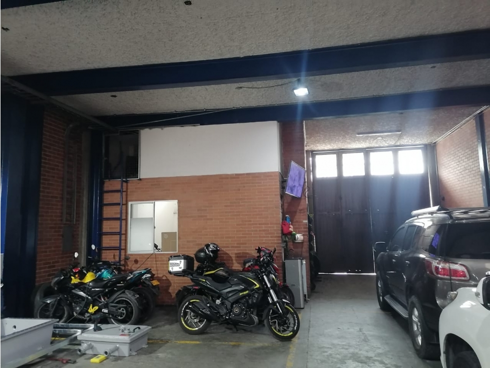 VENTA EDIFICIO MULTISERVICIOS 1.807m² — foto 3