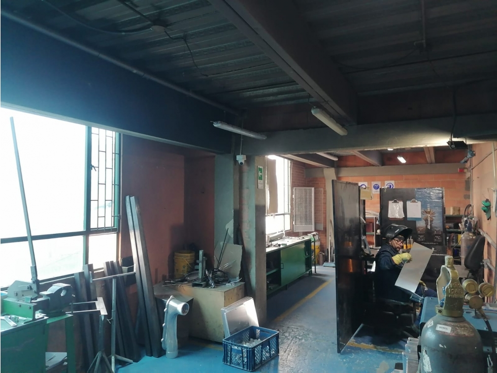 VENTA EDIFICIO MULTISERVICIOS 805.99M² — foto 3