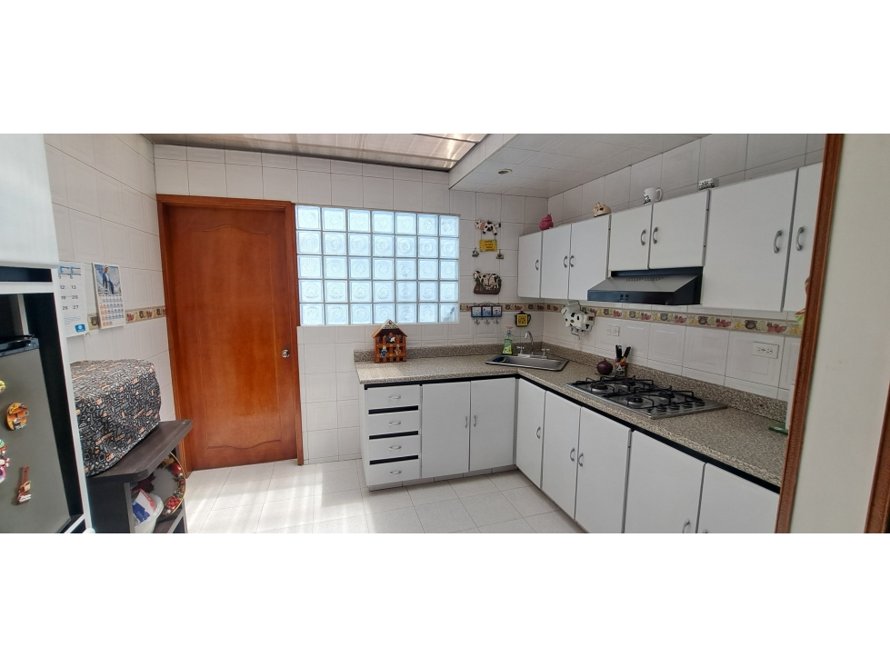 En venta Casa De 3 Pisos En Américas Occidental- Amplia y versatil — foto 2